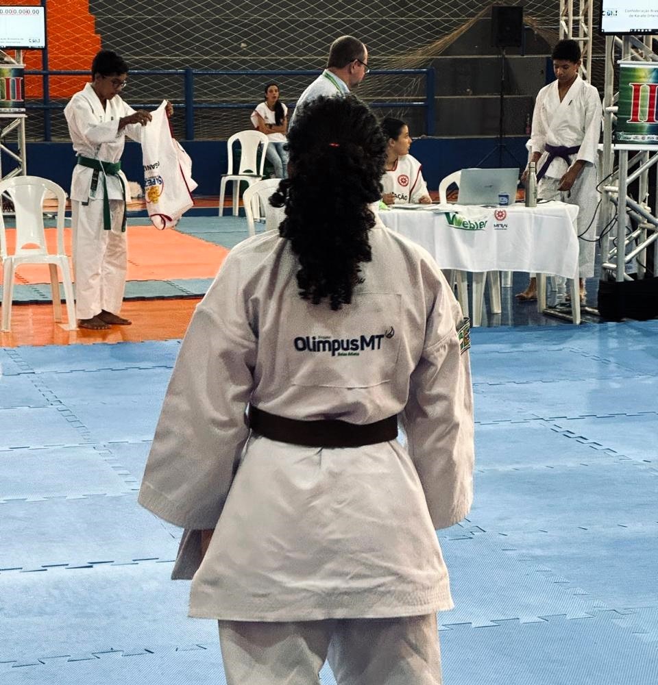 “Poder competir internacionalmente é a prova do impacto transformador do Olimpus na carreira dela”, destaca mãe de carateca
